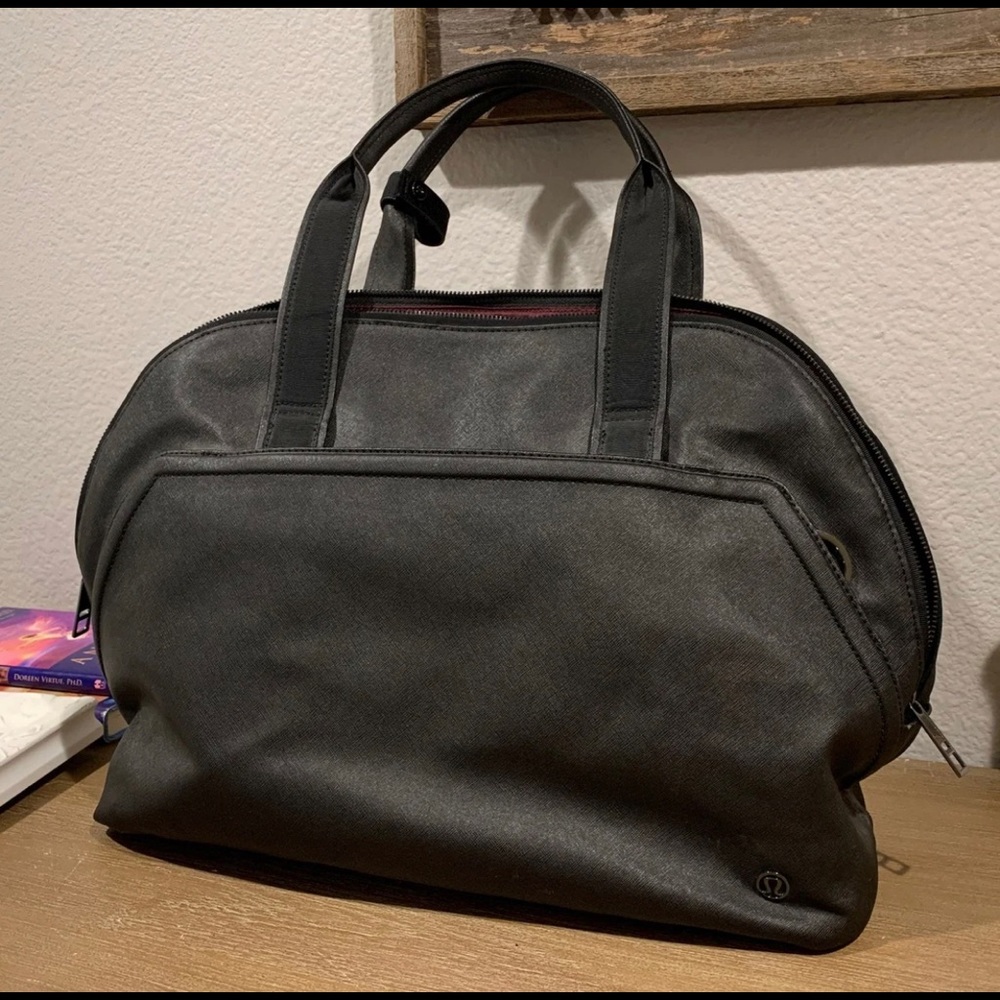 Lululemon Free To Be gym bag